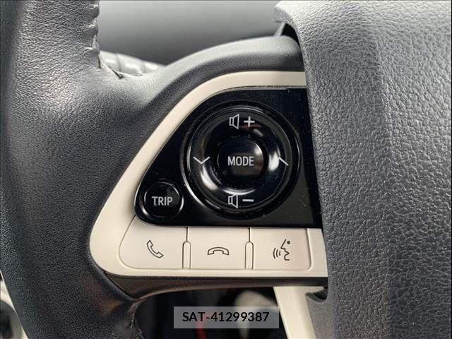 Toyota PRIUS 2016-10 8871854-24