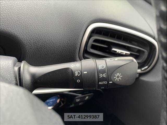 Toyota PRIUS 2016-10 8871854-26
