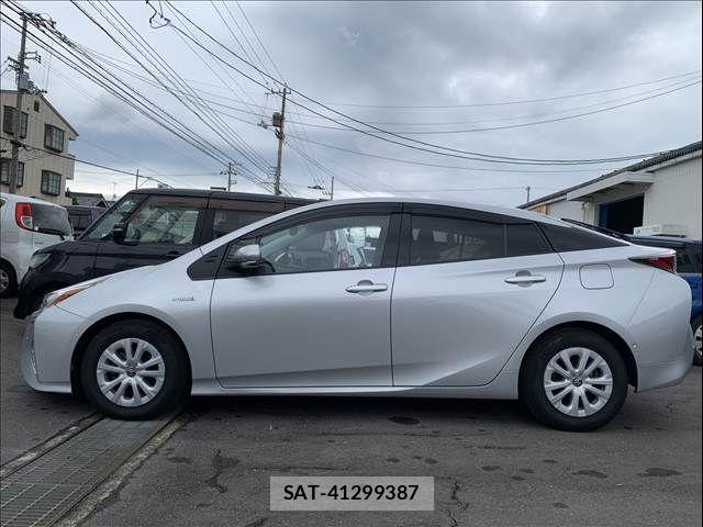 Toyota PRIUS 2016-10 8871854-6