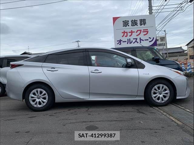 Toyota PRIUS 2016-10 8871854-7