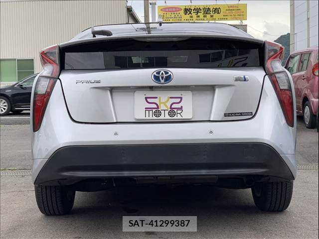 Toyota PRIUS 2016-10 8871854-8