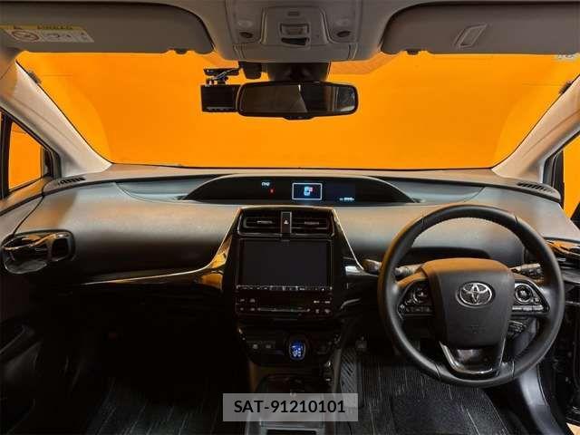 Toyota PRIUS 2020-08 8881614-1