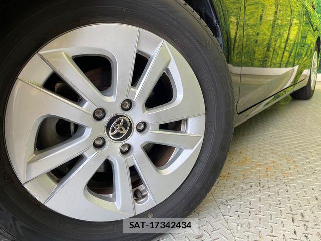 Toyota PRIUS 2017-12 8881627-12