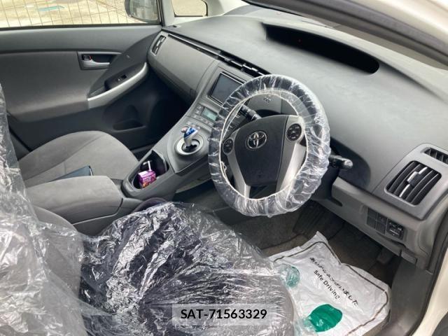 Toyota PRIUS 2010-01 8881676-16
