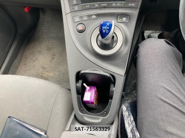 Toyota PRIUS 2010-01 8881676-22