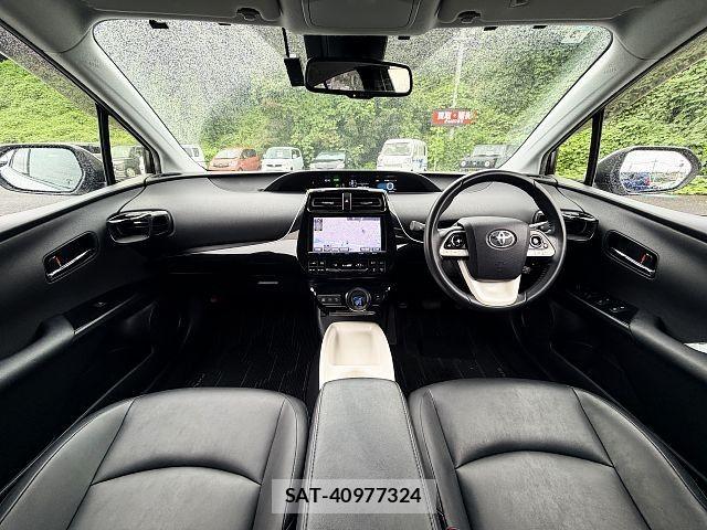 Toyota PRIUS 2017-03 8881606-1