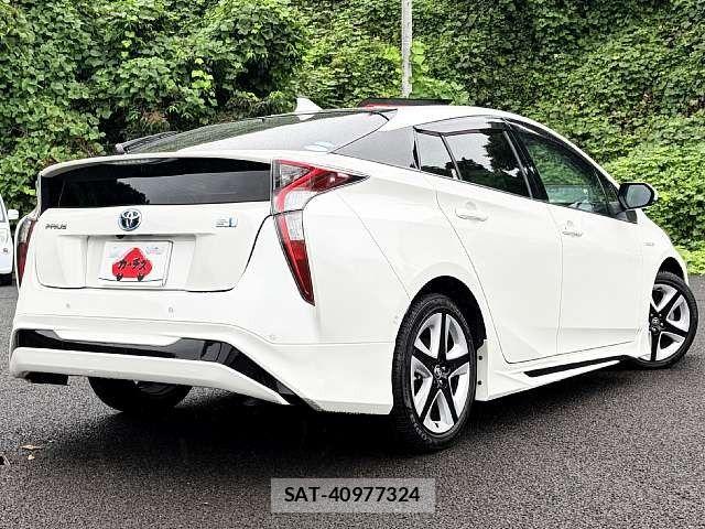 Toyota PRIUS 2017-03 8881606-2