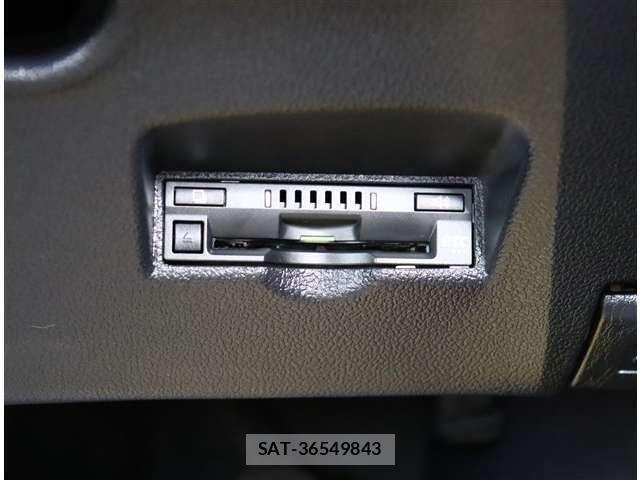 Toyota PRIUS 2018-01 8881607-10