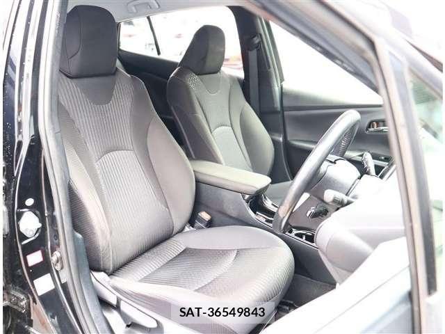 Toyota PRIUS 2018-01 8881607-12