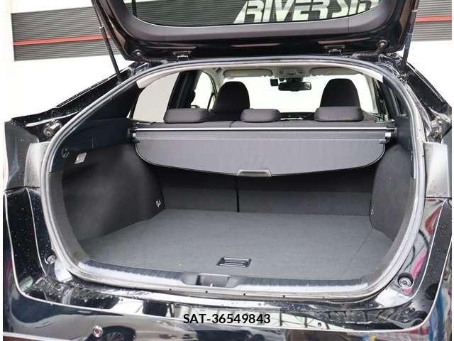Toyota PRIUS 2018-01 8881607-14