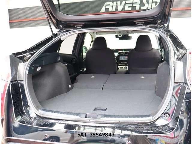 Toyota PRIUS 2018-01 8881607-15