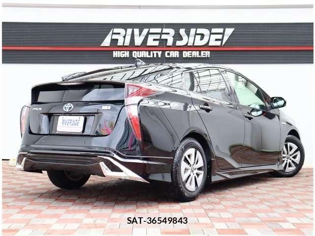 Toyota PRIUS 2018-01 8881607-2