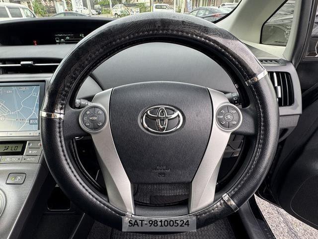 Toyota PRIUS 2014-02 8881647-11