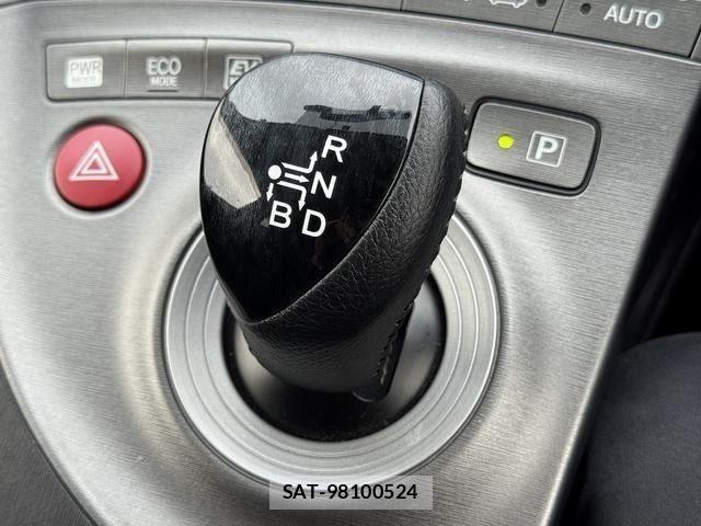 Toyota PRIUS 2014-02 8881647-18