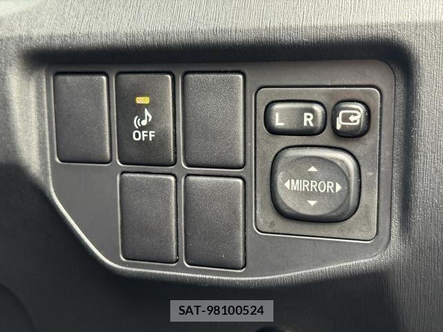 Toyota PRIUS 2014-02 8881647-26