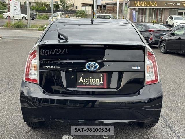 Toyota PRIUS 2014-02 8881647-4