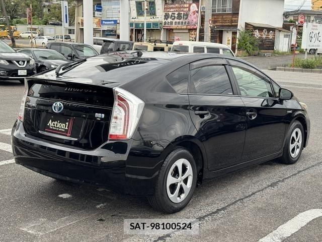 Toyota PRIUS 2014-02 8881647-5