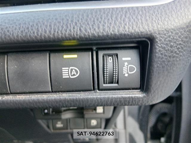 Toyota PRIUS 2023-06 8881599-4