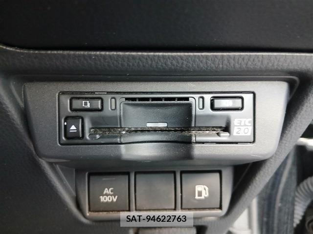 Toyota PRIUS 2023-06 8881599-6