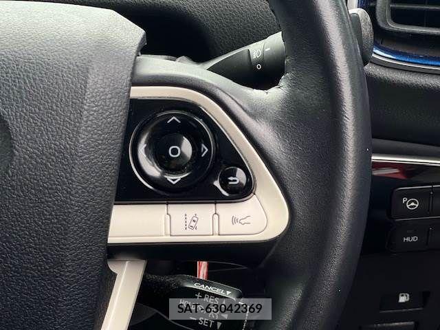 Toyota PRIUS 2016-08 8881630-15
