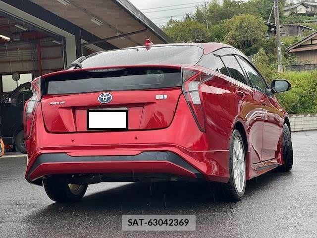 Toyota PRIUS 2016-08 8881630-1