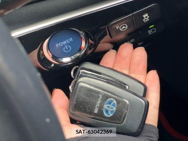 Toyota PRIUS 2016-08 8881630-5