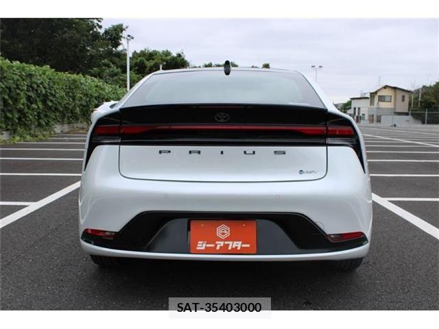 Toyota PRIUS 2023-09 8881590-15