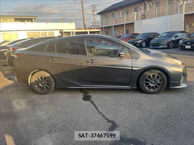 Toyota PRIUS 2016-03 8881625-14