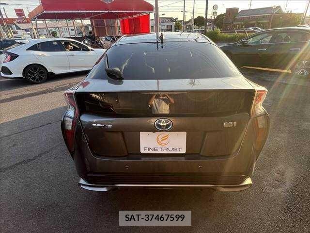 Toyota PRIUS 2016-03 8881625-16