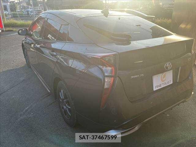 Toyota PRIUS 2016-03 8881625-17