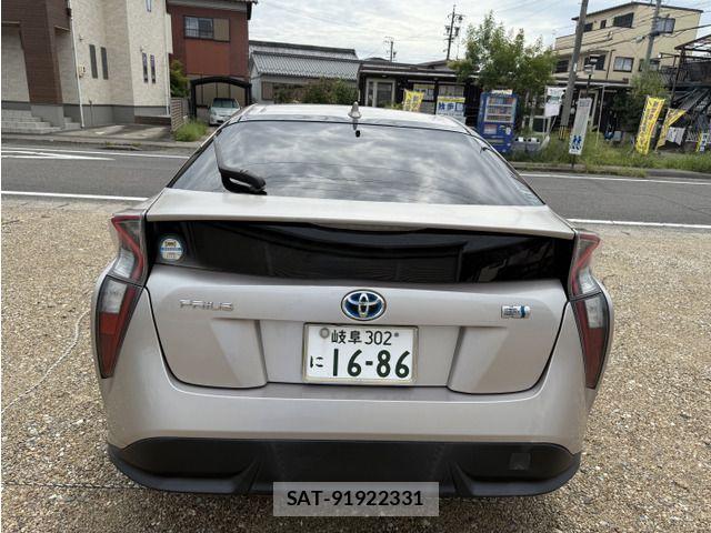 Toyota PRIUS 2016-03 8881644-10