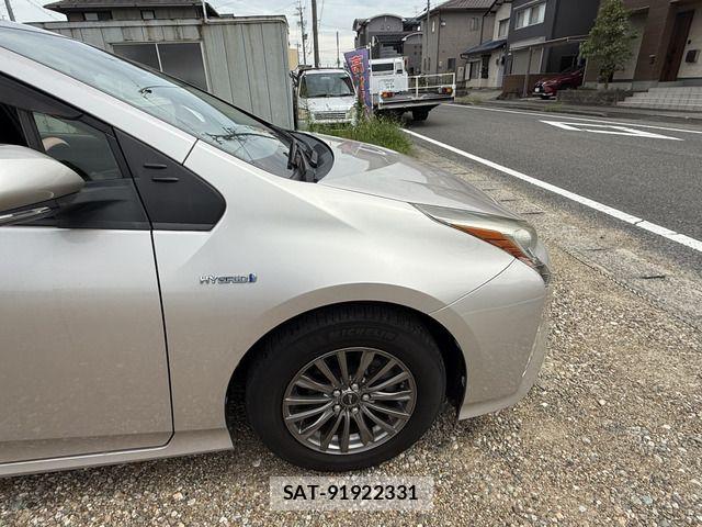 Toyota PRIUS 2016-03 8881644-12