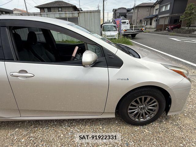 Toyota PRIUS 2016-03 8881644-13