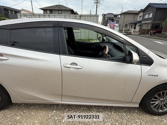 Toyota PRIUS 2016-03 8881644-14