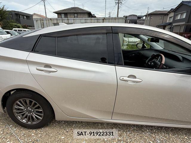 Toyota PRIUS 2016-03 8881644-15