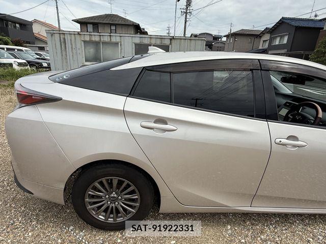 Toyota PRIUS 2016-03 8881644-16