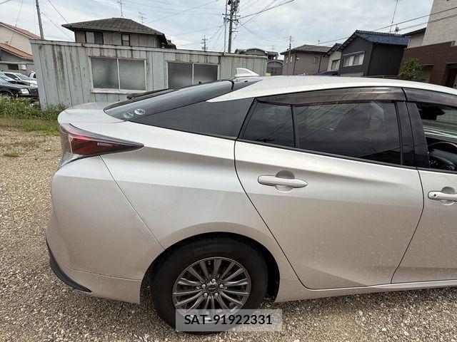 Toyota PRIUS 2016-03 8881644-17