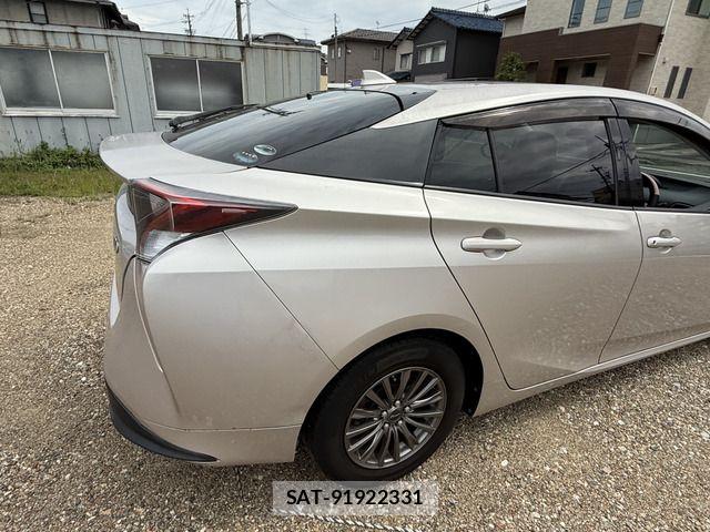 Toyota PRIUS 2016-03 8881644-18
