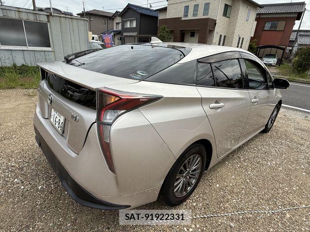 Toyota PRIUS 2016-03 8881644-19