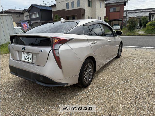 Toyota PRIUS 2016-03 8881644-2