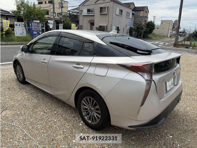 Toyota PRIUS 2016-03 8881644-3