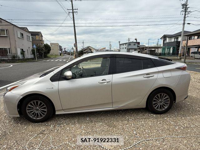 Toyota PRIUS 2016-03 8881644-4