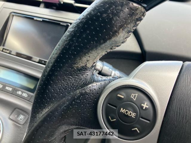 Toyota PRIUS 2009-09 8881675-15