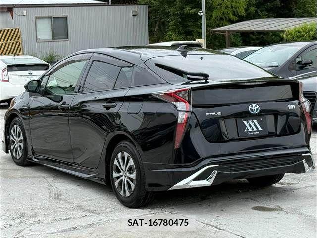 Toyota PRIUS 2016-03 8881628-6