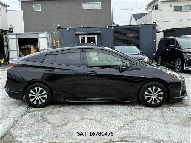 Toyota PRIUS 2016-03 8881628-8