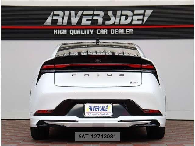 Toyota PRIUS 2023-02 8881584-5