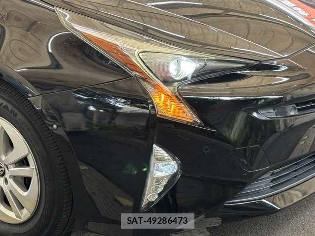 Toyota PRIUS 2017-06 8881616-16