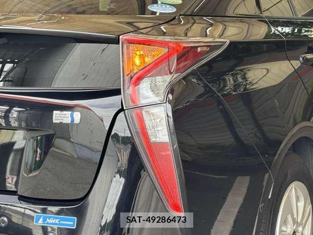 Toyota PRIUS 2017-06 8881616-18