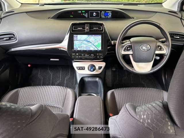 Toyota PRIUS 2017-06 8881616-1