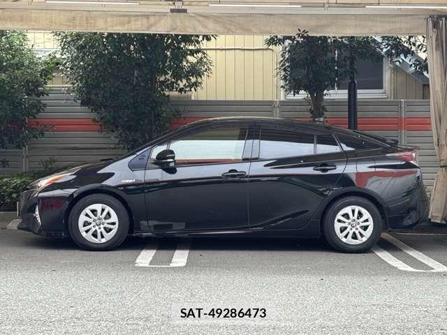 Toyota PRIUS 2017-06 8881616-20